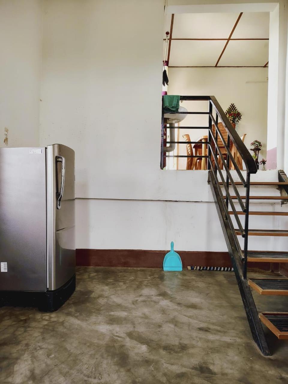 Gayatri Homestay Дибругар Екстериор снимка